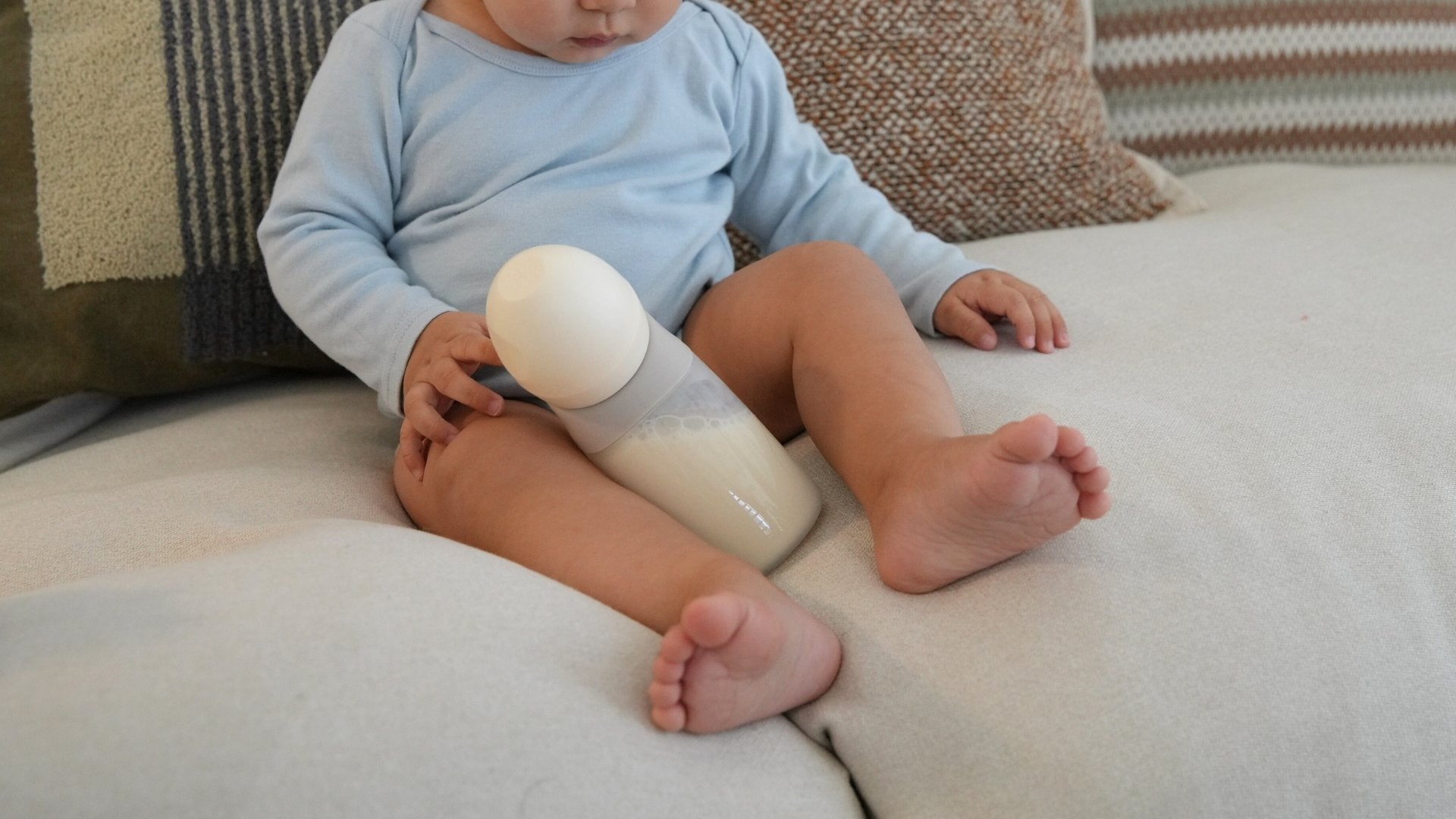 Choosing the Right Baby Bottle for Breastfed Babies with Silicone Angled Features