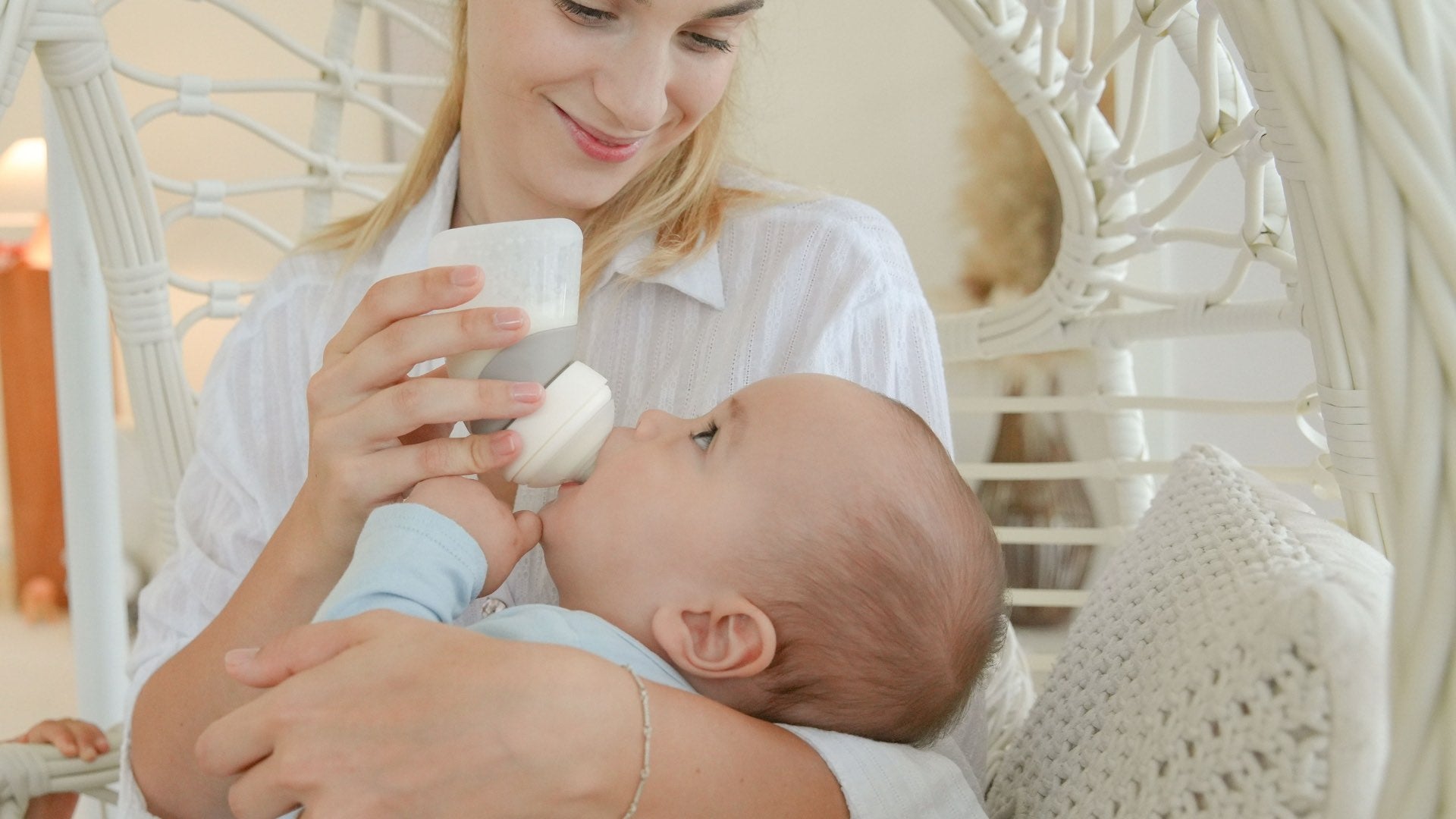 Upright Feeding Bottle: A New Parent’s Guide